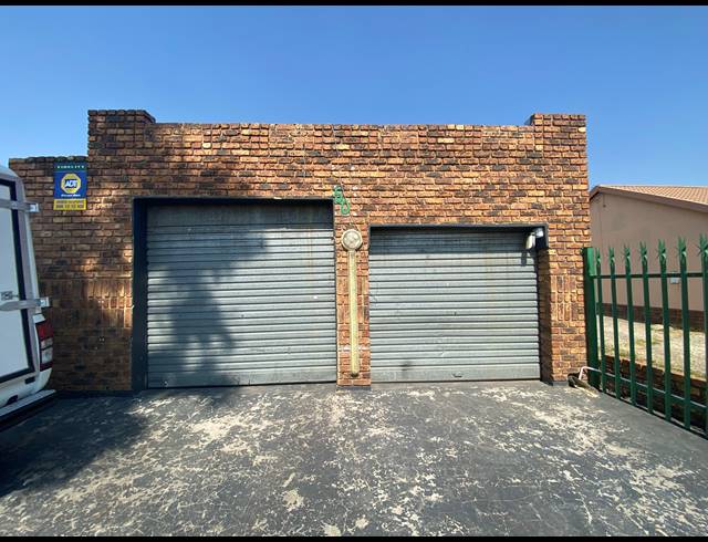 3 BEDROOM FREEHOLD FOR SALE IN DALPARK EXT 11